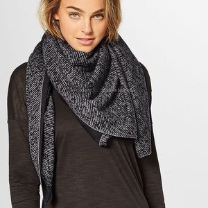 Lululemon Flow and Go Reversible Blanket Scarf